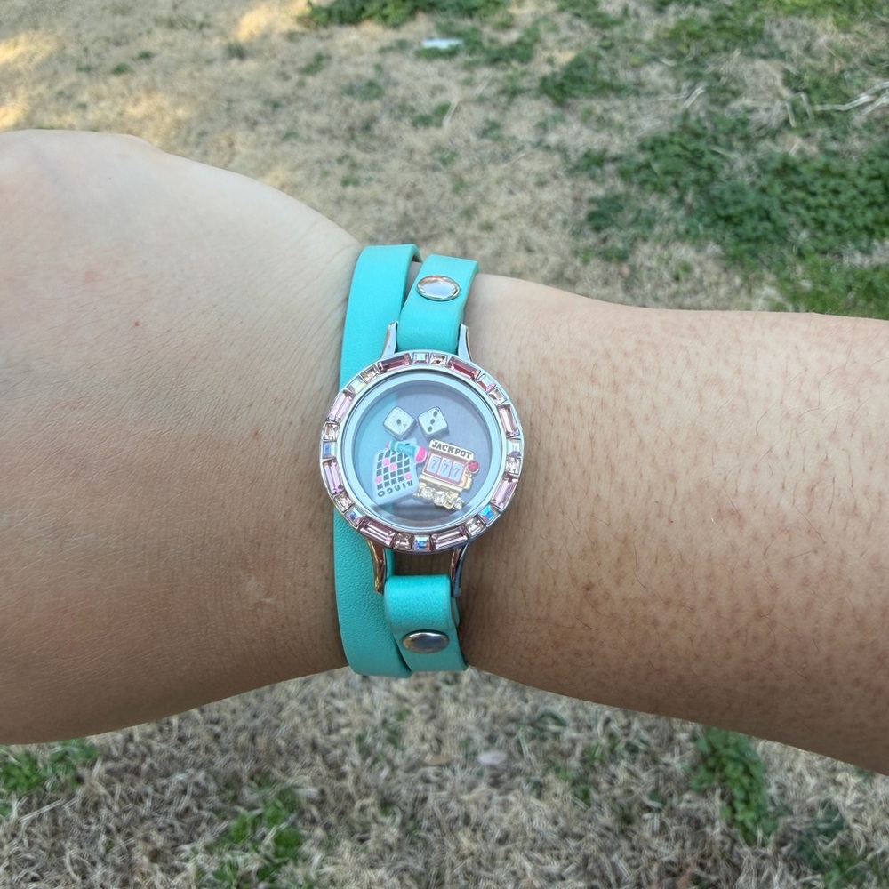 Origami Owl Leather Wrap Bracelet Medium Twist with Cristal Face With Charms